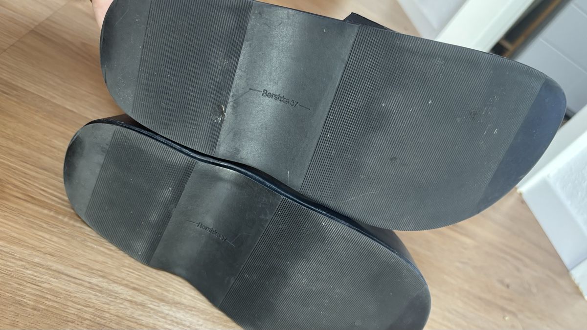 Bershka Scarpe da donna: Schwarze Sandalen 37 – Usato da Roggwil BE venduto da R.. 2