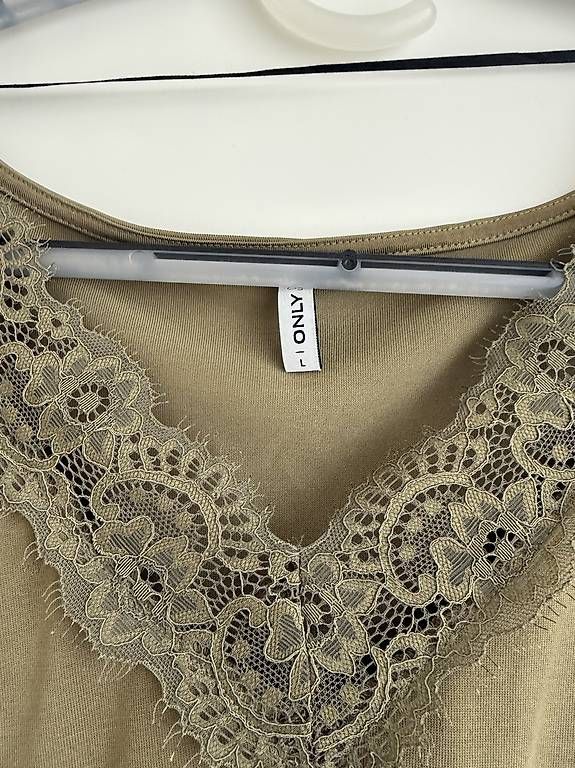 T-shirt: Grünes T-Shirt, Gr L – Usato da Zürich venduto da mel_v8qp 1