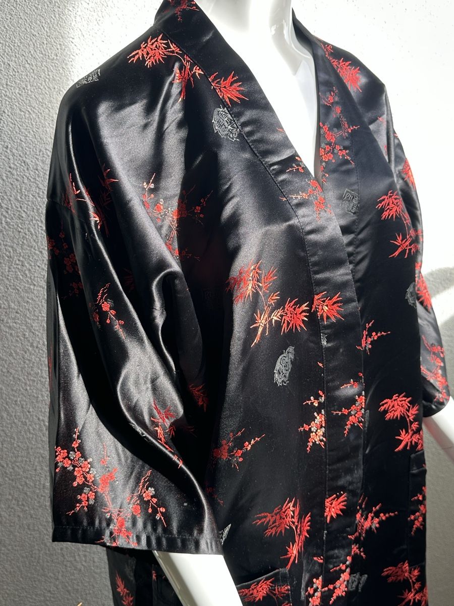 Kimono: Oriental Kimono, Black & Red, One Size – Usato da Vevey venduto da ledidream