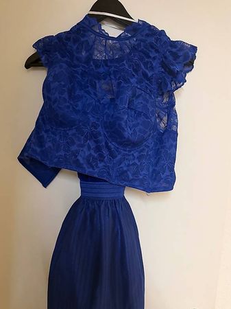 designer Dirndl royalblau mit passender Spitzenbluse 