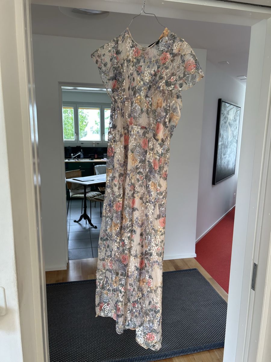 Zara Kleider: Sommerliches Spitzenkleid mit Blumenmuster, Grösse M – Neu (gemäss Beschreibung) aus Zollikon von alessandra2m 2
