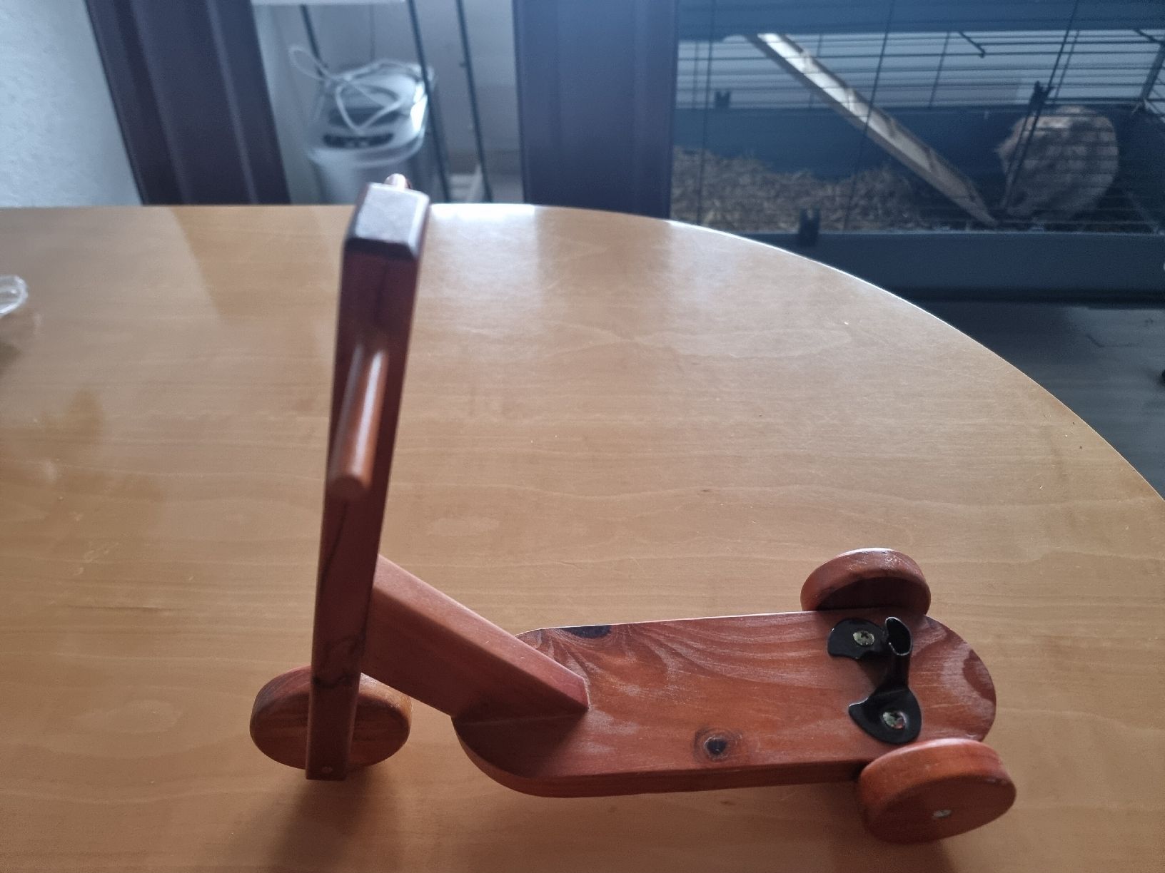 Holzartikel: Trottinett●●●Holz●●●mit einer Dame – Gebraucht aus Uetendorf von .Eidgenosse. 3