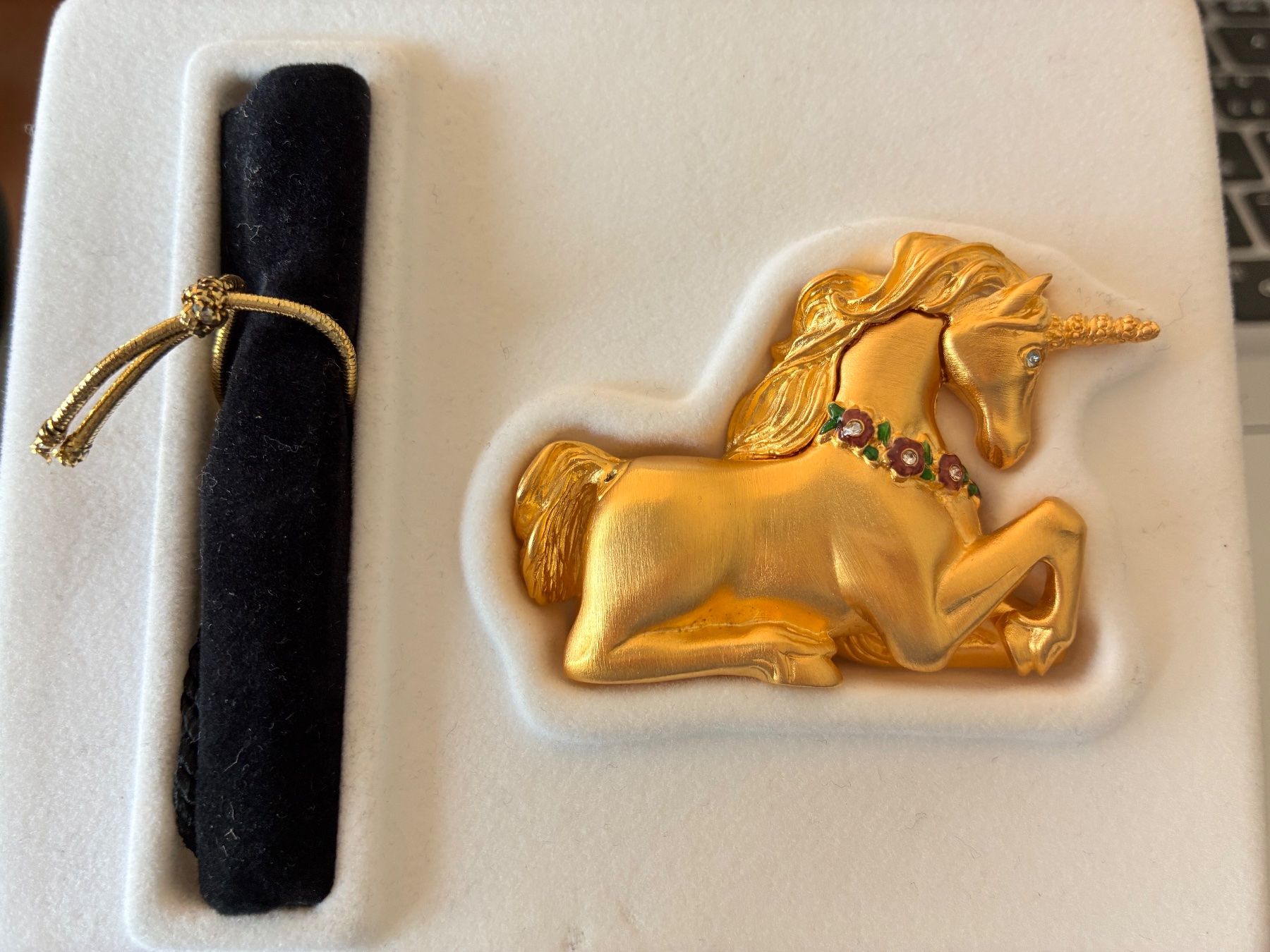 Estée Lauder Parfum & Eau de Toilette: Magical Unicorn, Estée Lauder pleasures – Neu (gemäss Beschreibung) aus Wetzikon ZH von chris7pat