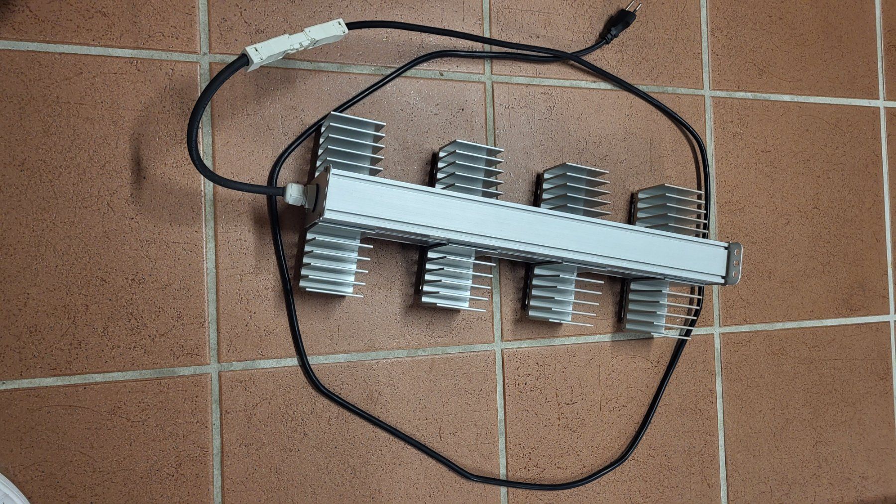 Sanlight Lampade: Sanlight Q4W Grow Lampe  150W – Usato da Kerzers venduto da Lumin01 1