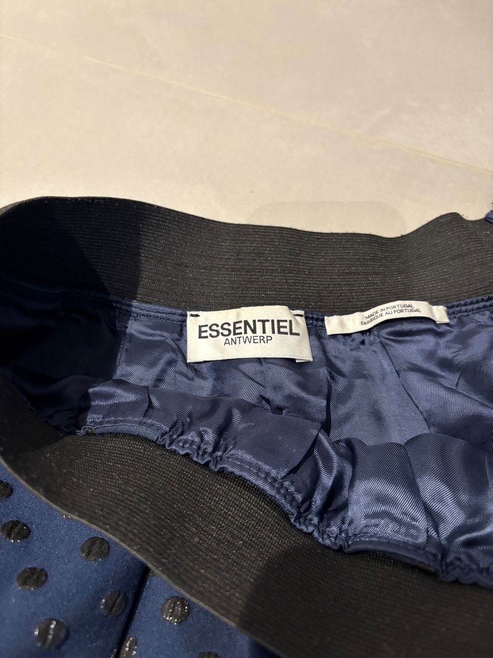 Essentiel Antwerp Gonne: Essential Antwerp Rock – Usato da Horw venduto da esjoeberg 2