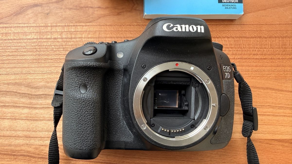 Canon Fotocamera: Canon EOS 7D + 2 Objektive, Top Zustand, ideales Set! – Usato da Esslingen venduto da Helloyello 1