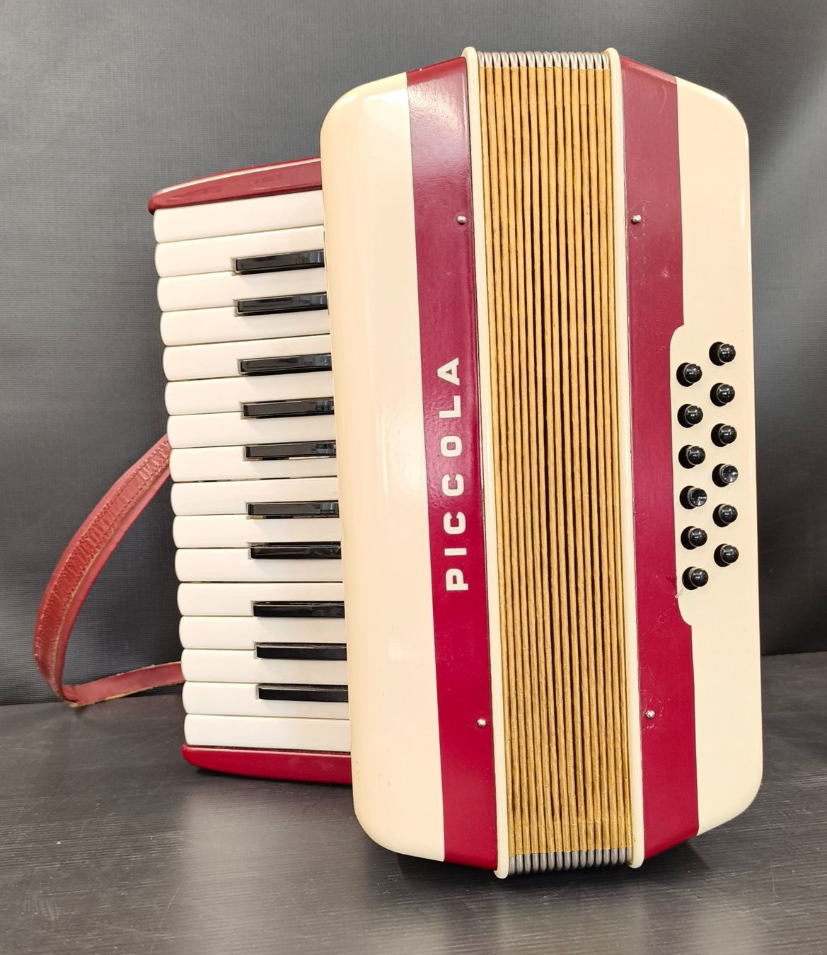 Hohner Musikinstrumente: Hohner Piccola Akkordeon – Gebraucht aus Basel von bk_brockibasel