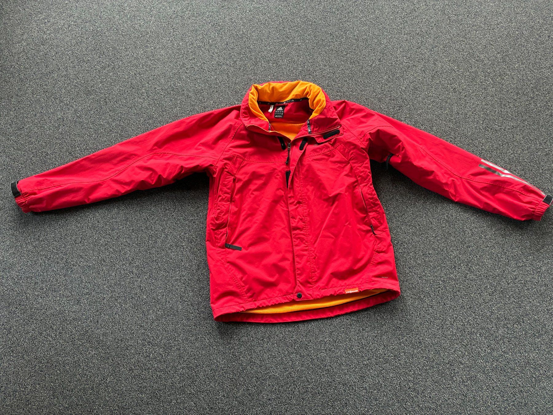 Adidas Giacche: ADIDAS Regen und Windjacke – Usato da Gondiswil venduto da wuek68