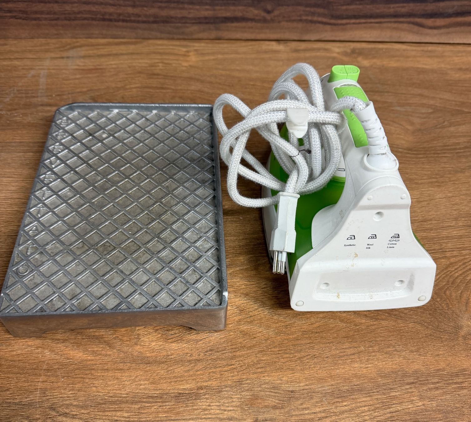 Bügeleisen: Bügeleisen mit Station – Gebraucht aus Nussbaumen AG von olitech5415