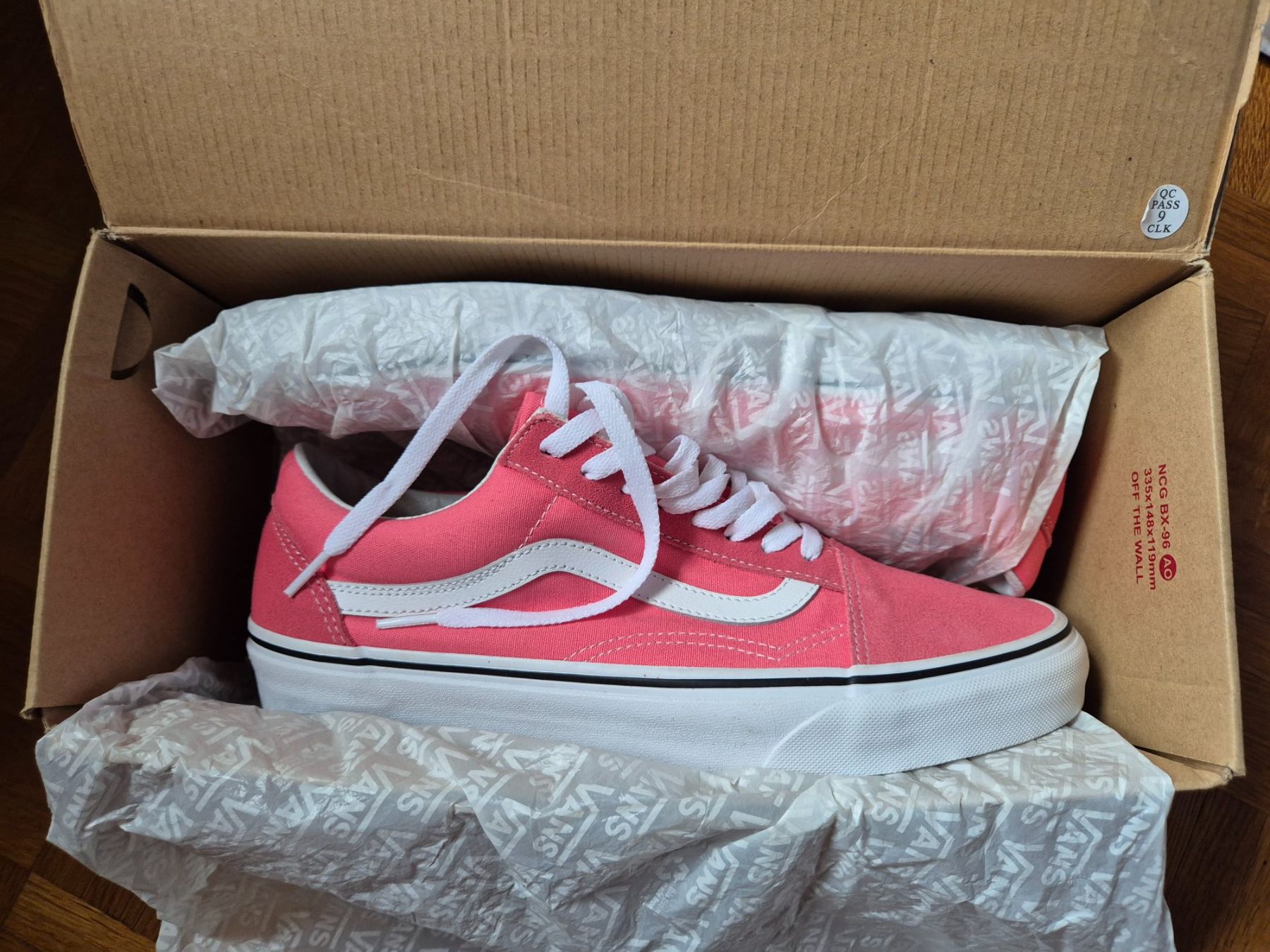 Vans Herrenschuhe: Vans Sneaker Old Skool Gr. 43 pink – Neu und originalverpackt aus Lohn-Ammannsegg von Ricarda72