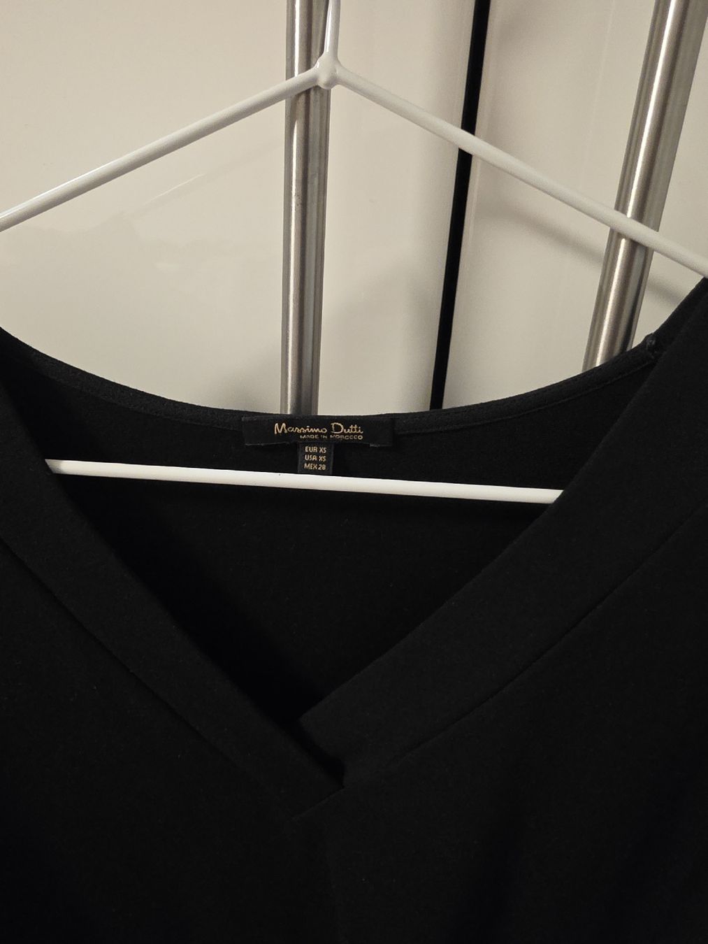 Massimo Dutti Robes: Black Massimo Dutti dress  – D'occasion à Zürich par lit_n7pb 3