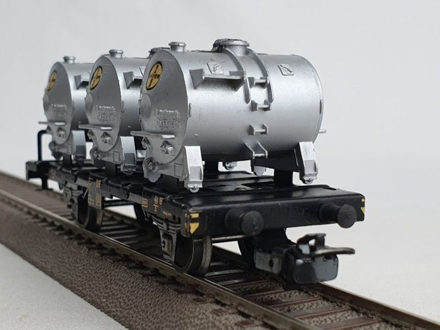 Märklin Modelleisenbahnen: Märklin 4520 DB Behältertragwagen "Bayer", Version: 1960 – Gebraucht aus Seon von voAllBah 4