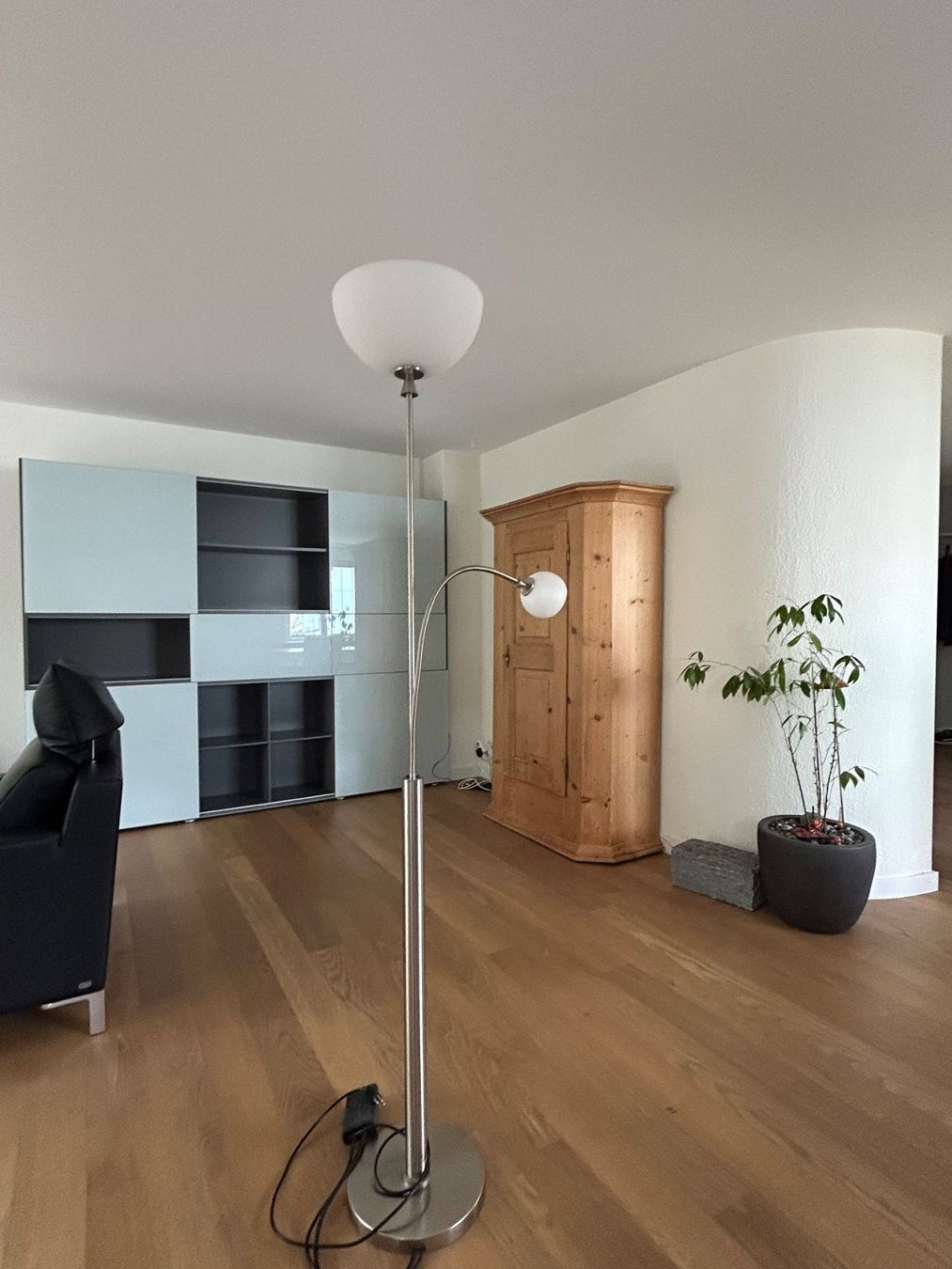Lampade: Schöne Stehlampe – Usato da Seuzach venduto da Parasolmountain