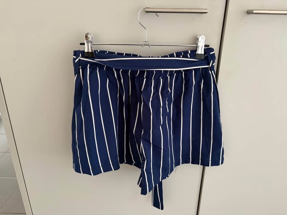 Hosen: s-hort à rayures – Neu (gemäss Beschreibung) aus Dompierre FR von Laetitia1999 1
