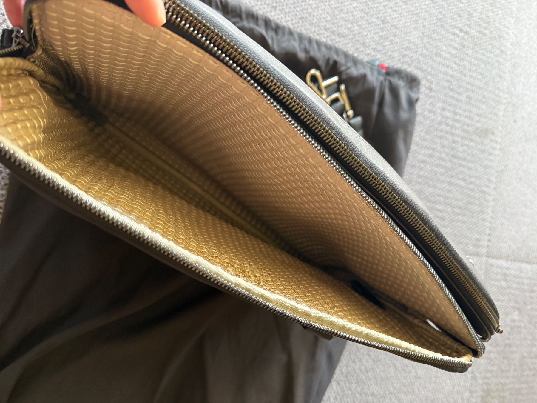 Tumi Borse: Tumi HARRISON Sycamore Slim Leather   CHF 800 – Nuovo (secondo la descrizione) da Unterseen venduto da SONY-CoolGo 6