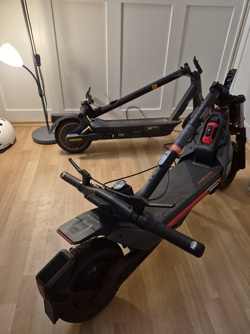 Segway Kickboard: 2 E trottis im Super Zustand. – Neu (gemäss Beschreibung) aus Dielsdorf von BARDARRU