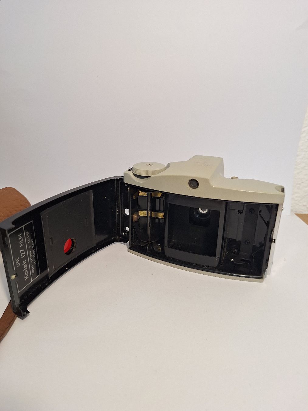 Kodak Kamera: Antike Kodak Brownie 44b + Blitz – Gebraucht aus Pfäffikon SZ von TobyPeterson 2