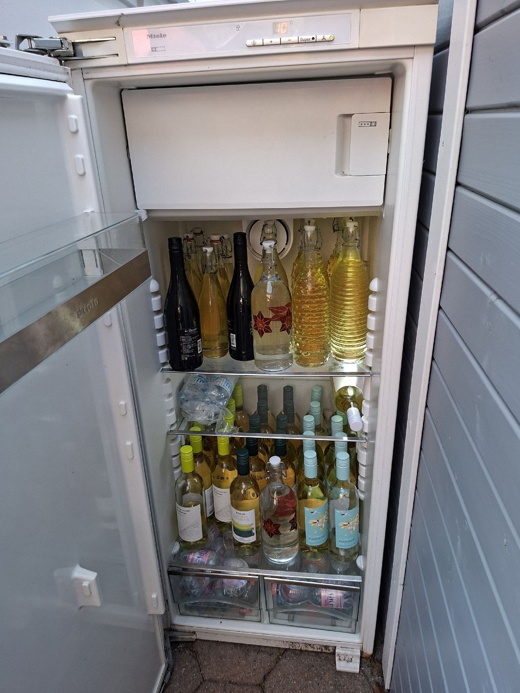 Miele Kühlschrank: Miele Fridge - beer fridge - good condition – Gebraucht aus Gsteigwiler von Marqui