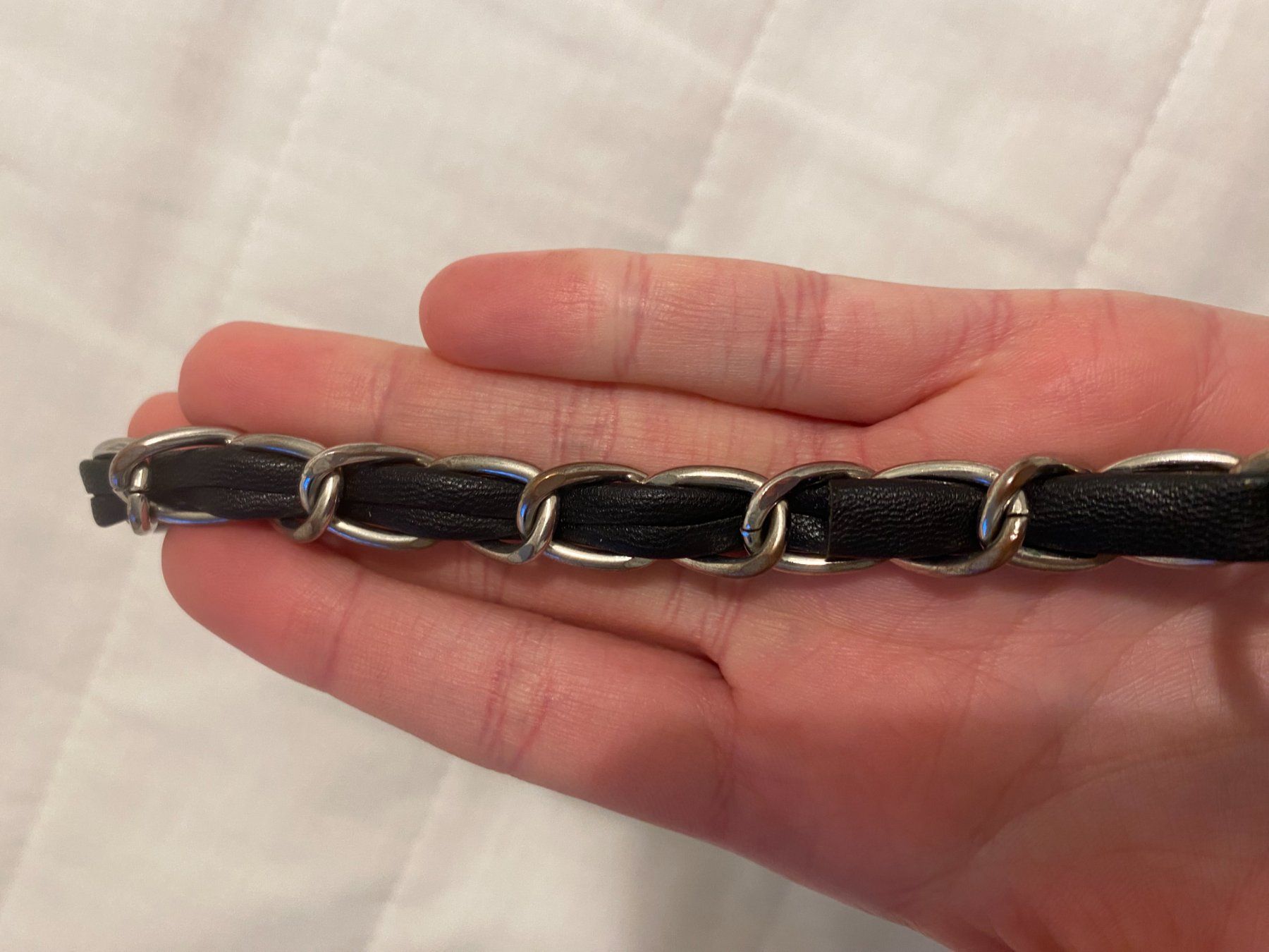 Taschen für Damen: Black quilted chain handbag – Gebraucht aus Olten von ike_z56r 4