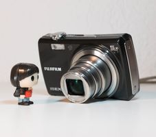 Fujifilm FinePix F200EXR Digitalkamera – Top Zustand