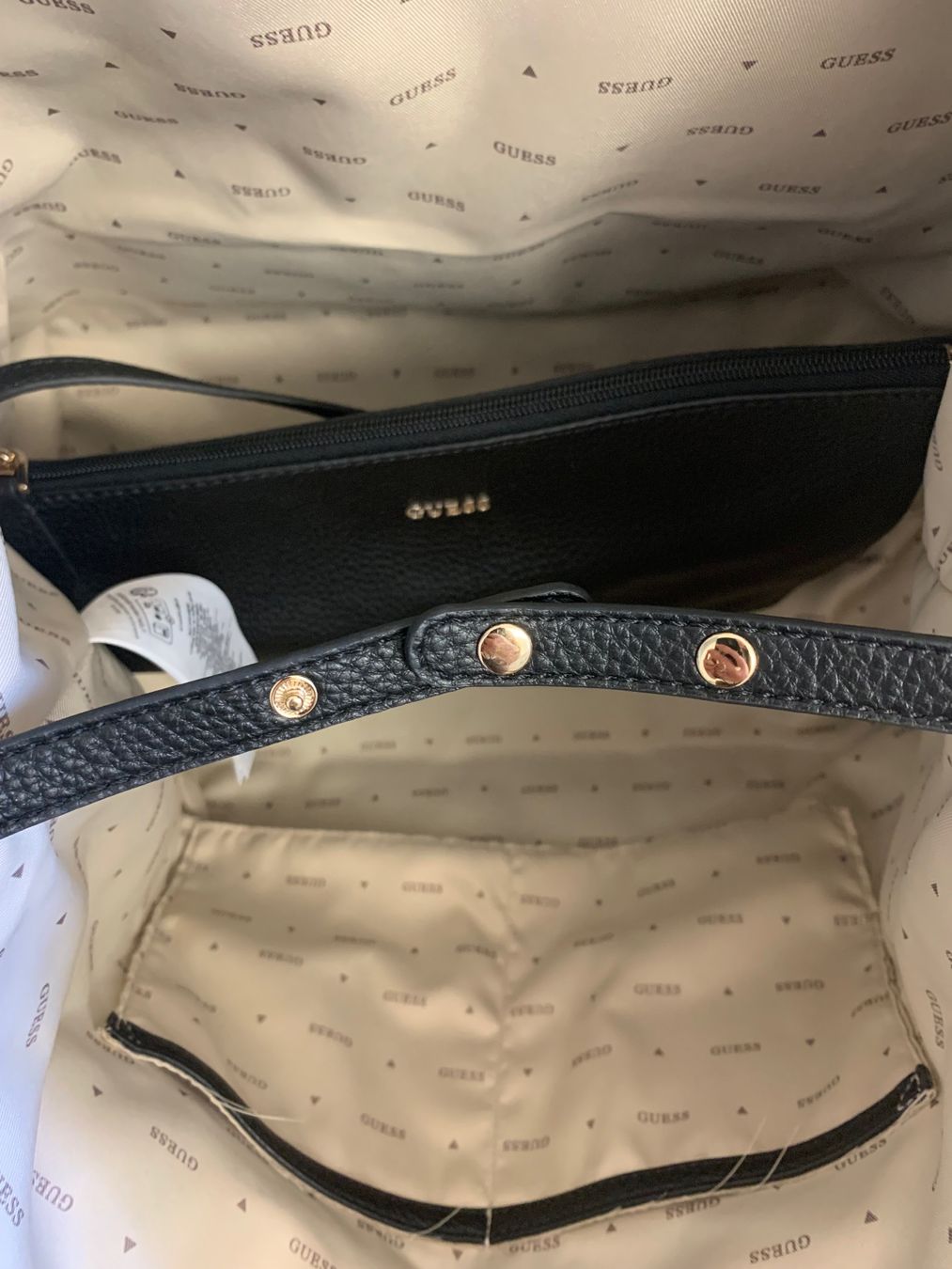 Guess Borse da donna: Guess Victtoria Large Tote – Usato da Enggistein venduto da THE-IGOR 5
