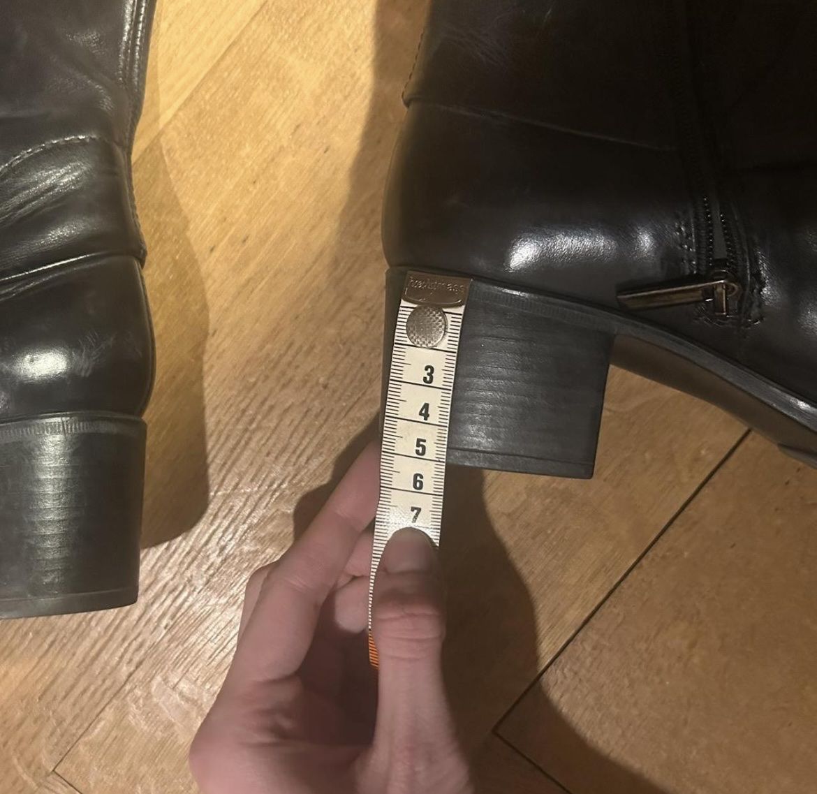 Scarpe da donna: Black leather knee high boots – Usato da Pully venduto da car_rwv6 5