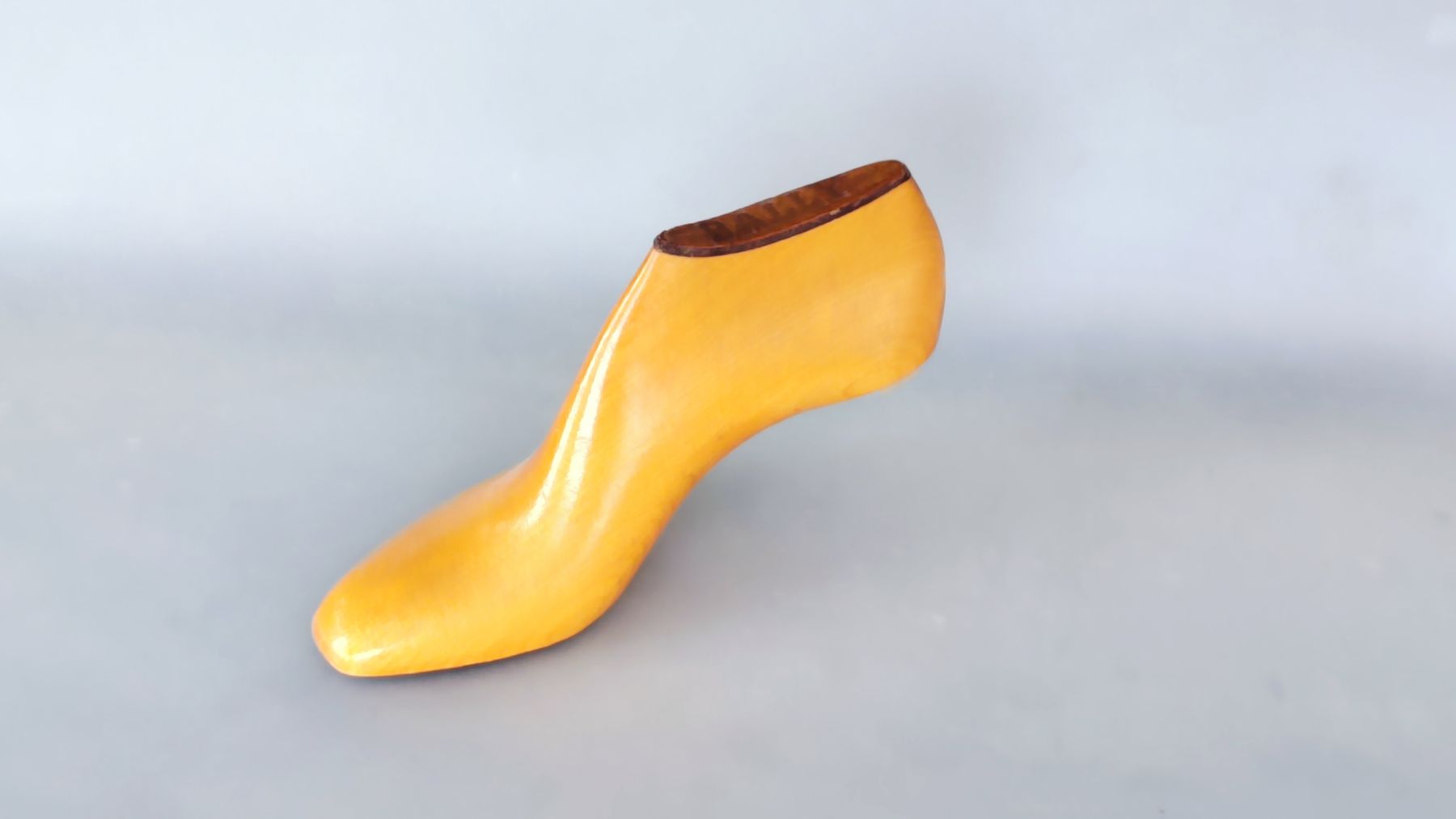 Modellbausätze & Standmodelle: Bally Modellschuh – Gebraucht aus Grenchen von Elefantenfam