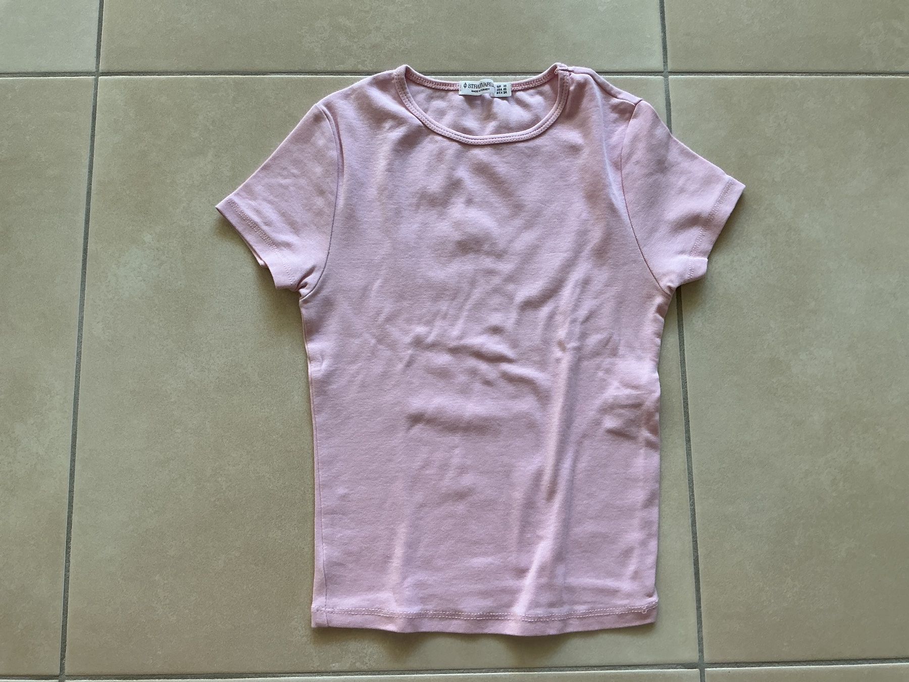 Stradivarius T-shirts: T-Shirt Stradivarius rosa – D'occasion à Frauenfeld par Stehojen