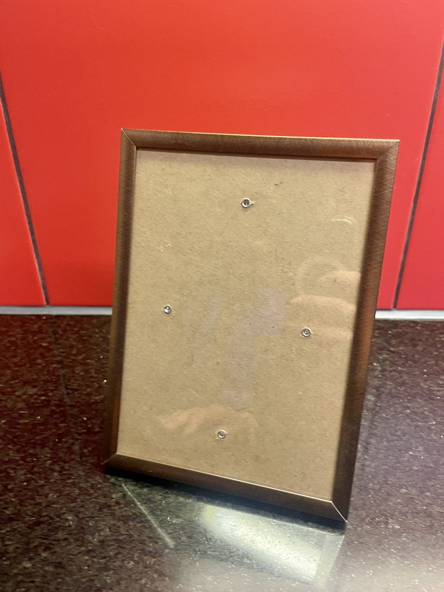 Bilderrahmen: Bronzefarbener Bilderrahmen, neuwertig, 13x18cm – Gebraucht aus Sursee von Steffi_2020 1