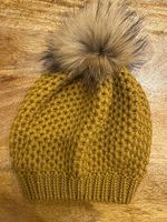 Handgemachte Strickmütze mit Bommel - Einheitsgrösse - braun