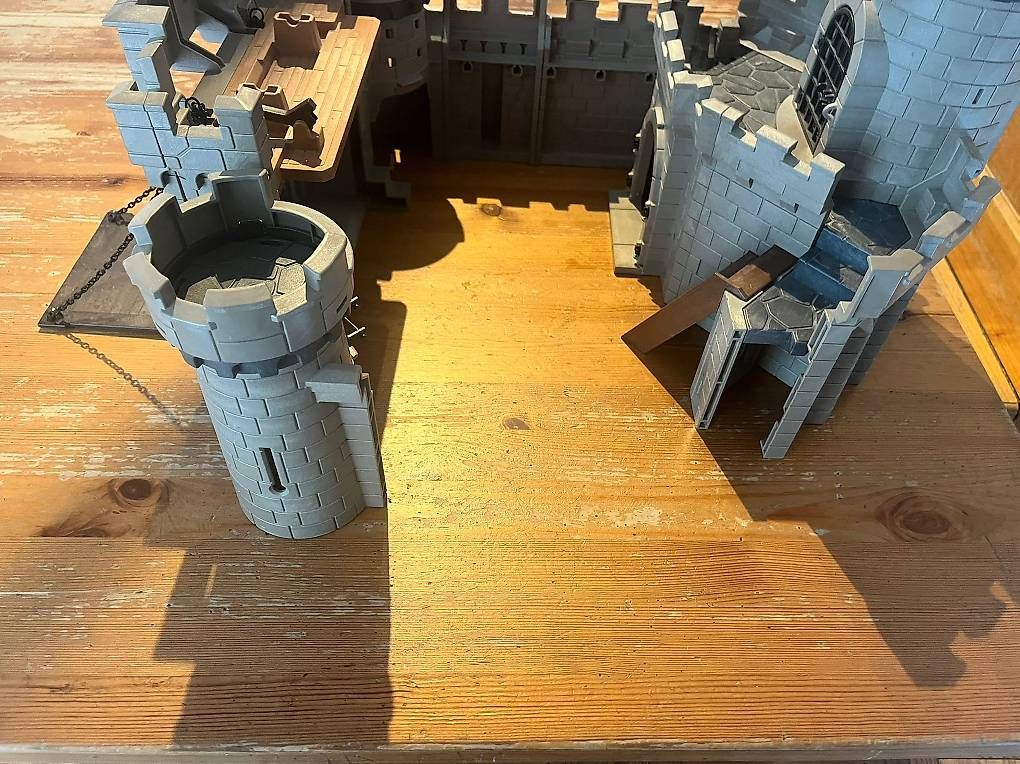 Giocattoli: Playmobil Burg – Usato da Rickenbach LU venduto da Maxianer 1