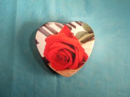 Blechbüchse Herz mit roter Rose