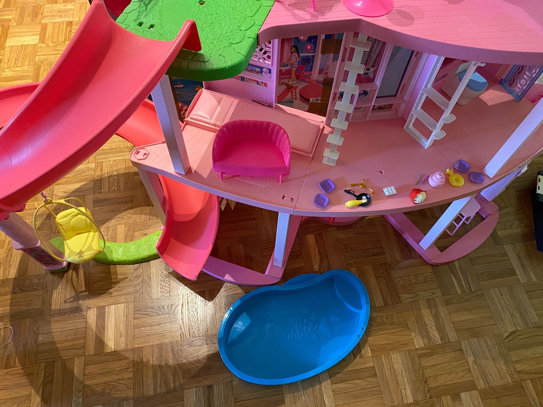 Barbie Maisons & Meubles de poupées: Barbie Maison Traumvilla – D'occasion à La Tour-de-Peilz par Rullis 4
