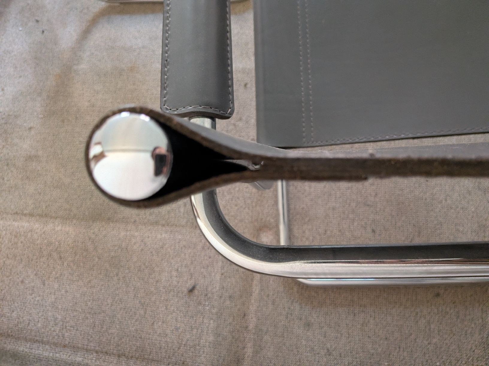 Stühle: FREISCHWINGER im Bauhaus Stil, ECHTLEDER, grau – Gebraucht aus basel von sta.bile 3