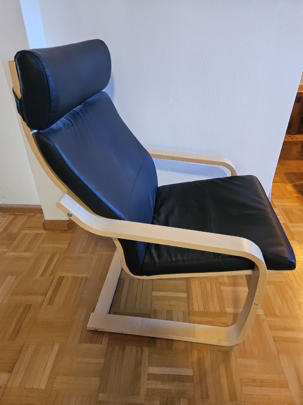 Ikea Poltrone: Schaukel Sessel Leder schwarz mit Holzgestell hell – Nuovo (secondo la descrizione) da Zwingen venduto da mas_67v8 1