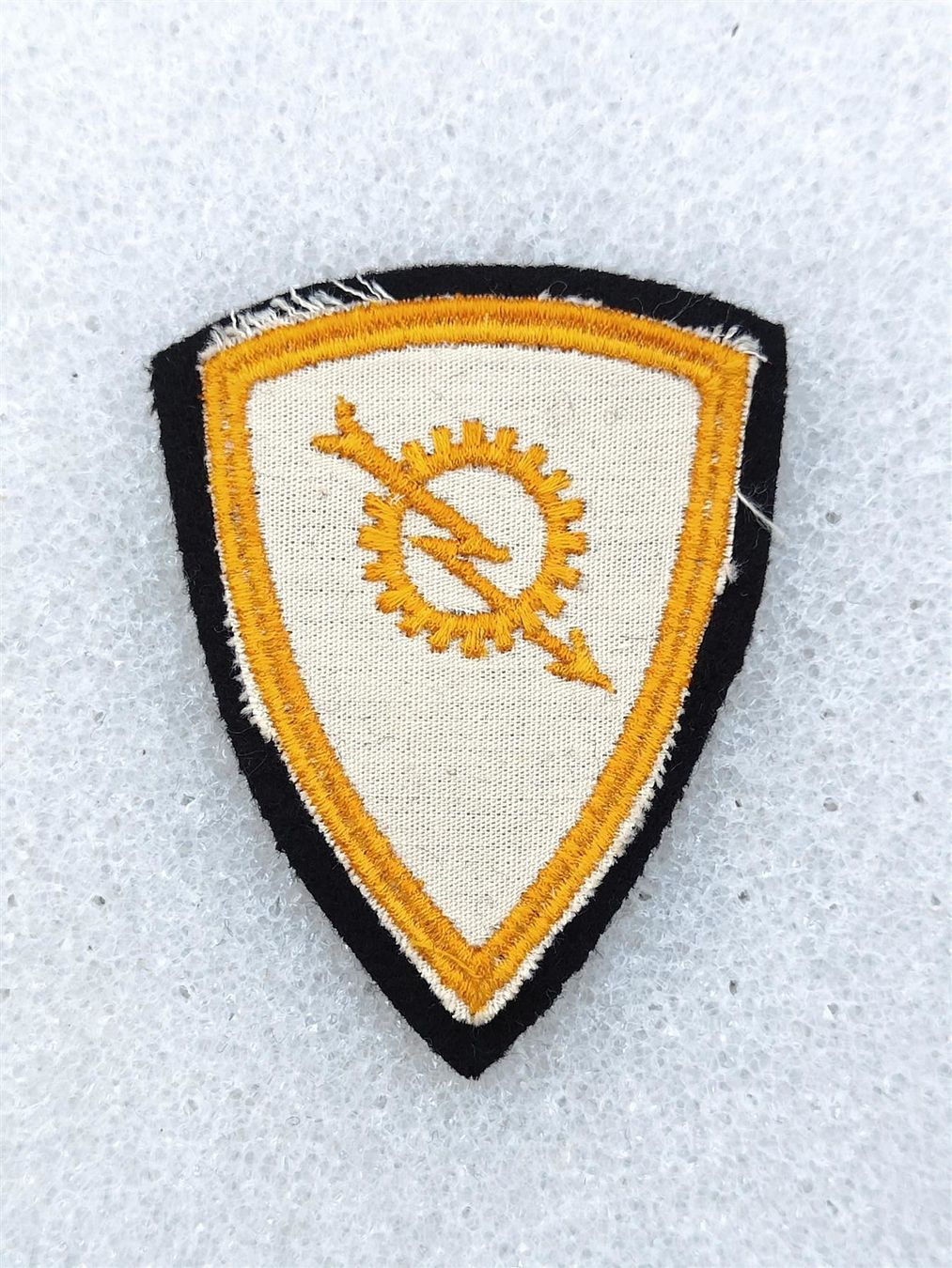Placchette & Badge: Abzeichen ÜM-Gerätemechaniker Ord. 49 V2 – Usato da Bauma venduto da SwissMilitaria 1