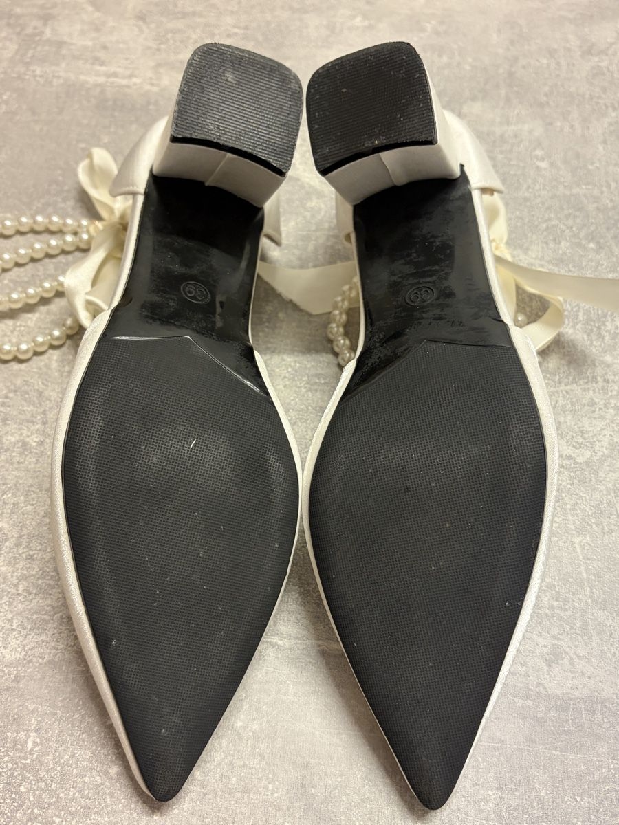 Scarpe da donna: Schuhe / Pumps Weiss - Gr. 39  – Usato da Chur venduto da notia13 4