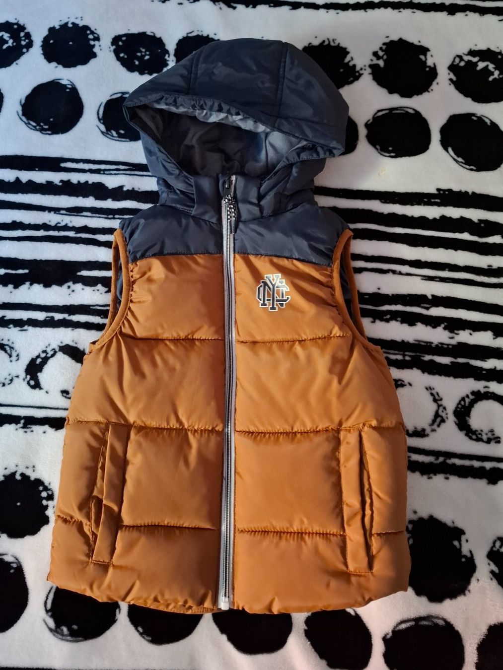 H&M Altro abbigliamento per bambino: Gilet gr.122/128 – Nuovo (secondo la descrizione) da Oberurnen venduto da rotty80