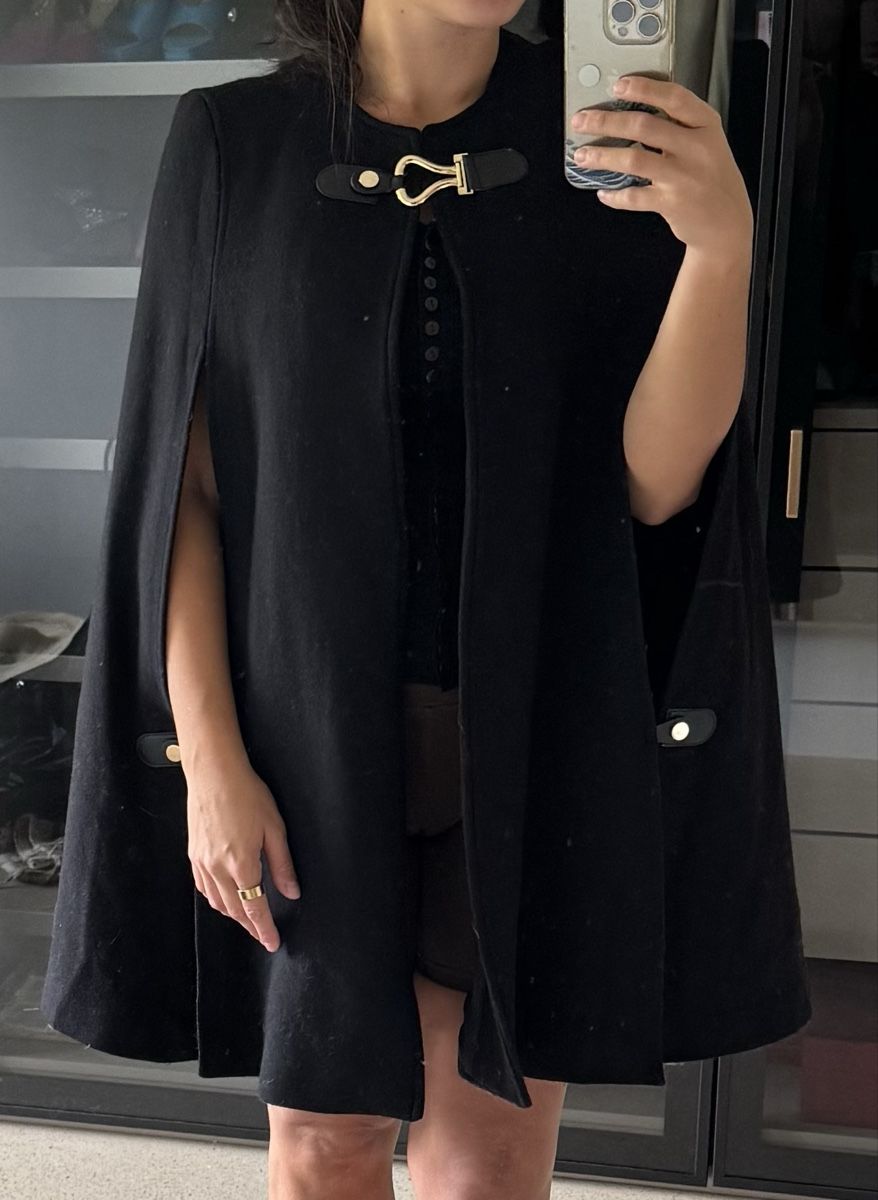 Zara Altro in Moda donna: Zara wool Cape schwarz – Usato da Zürich venduto da di_archive 7