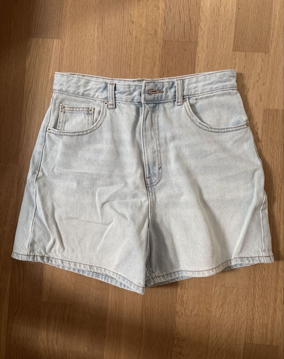 Pull&Bear Jeans: hellblaue Jeans Shorts Pull & Bear – Gebraucht aus Bern von gwilla