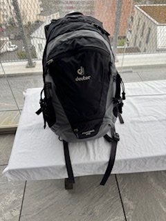 Deuter Rucksäcke: Grosser Rucksack mit Rückengestell – Neu (gemäss Beschreibung) aus Zürich von Bildersammlung 2