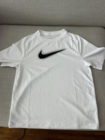 Nike T-Shirt Jungen Dry Fit weiss Gr. L