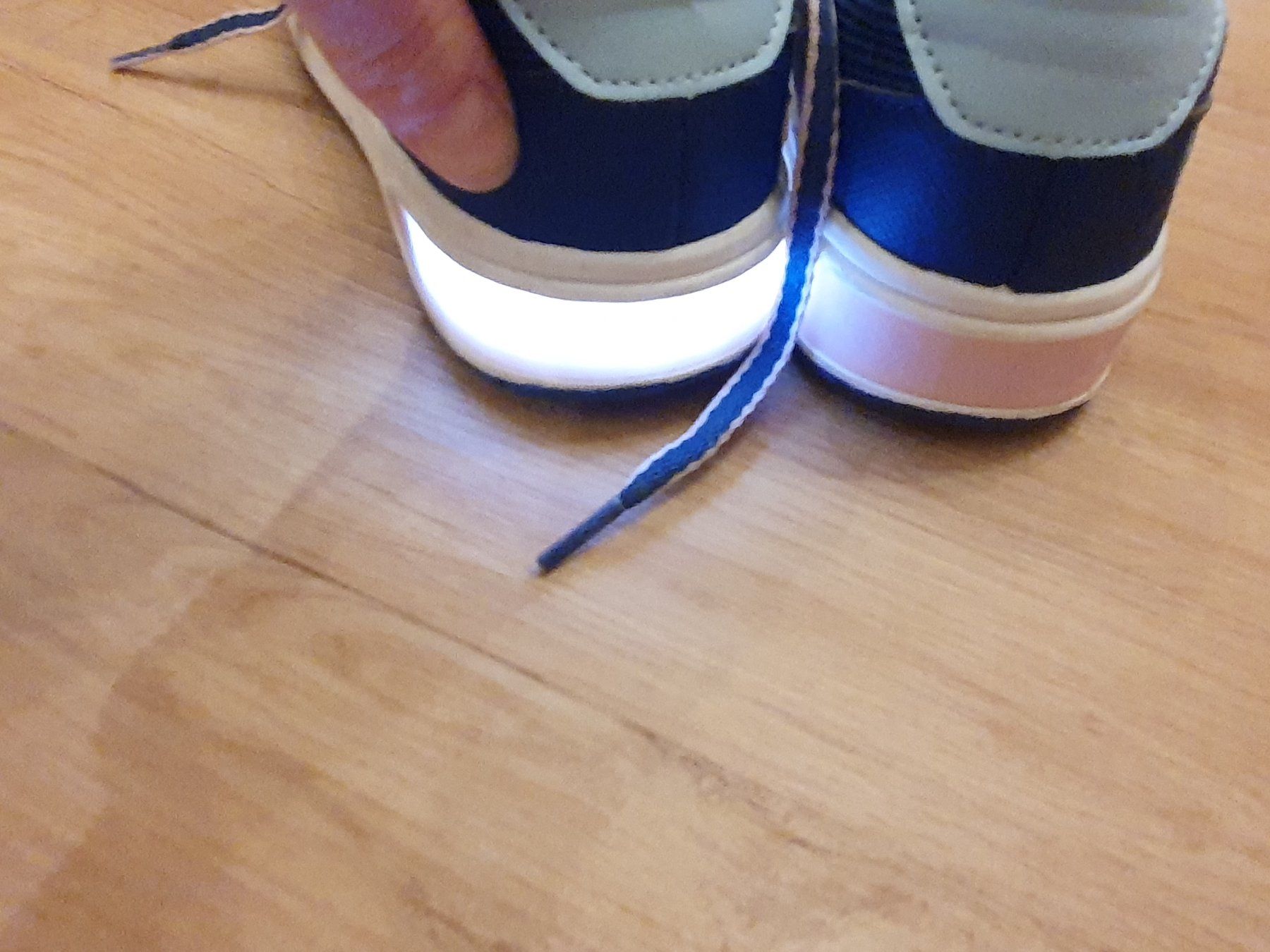 Schuhe für Mädchen: Sneaker Gr. 31, blau mit Leuchtfunktion – Neu (gemäss Beschreibung) aus Heinrichswil von frankie19860 5