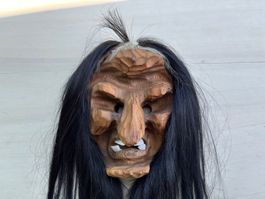 schöne alte Walliser Holzmaske von Siegen Moritz Blatten