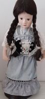 Puppe mit Tracht.