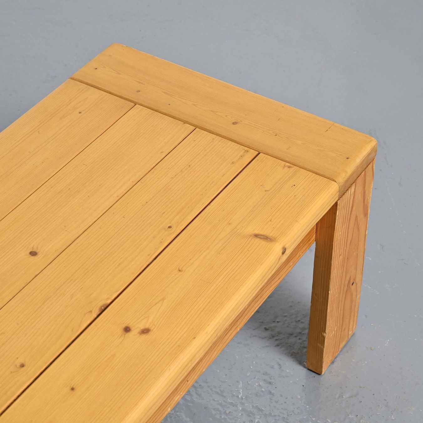 Tavoli: Table basse Les Arcs pour Charlotte PERRIAND, circa 1970 – Usato da VILLEURBANNE venduto da PATEREDELAGANDOUZE 5