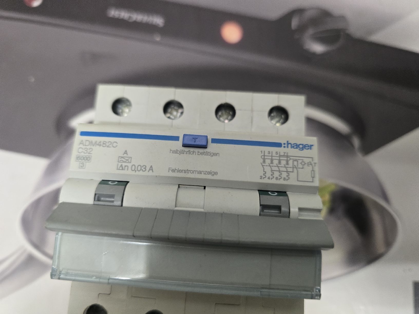 Hager Componenti elettronici: Hager ADM482C C32 Fehlerstromschutzschalter, 4 polig – Usato da Cham venduto da NeraHandel 1