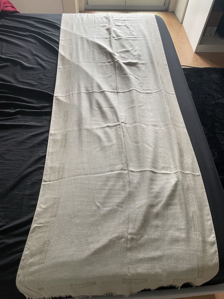 Foulards, Tücher & Schals: châle Chanel beige cachemire et soie – Neu (gemäss Beschreibung) aus Neuchatel von mar_9blm 3