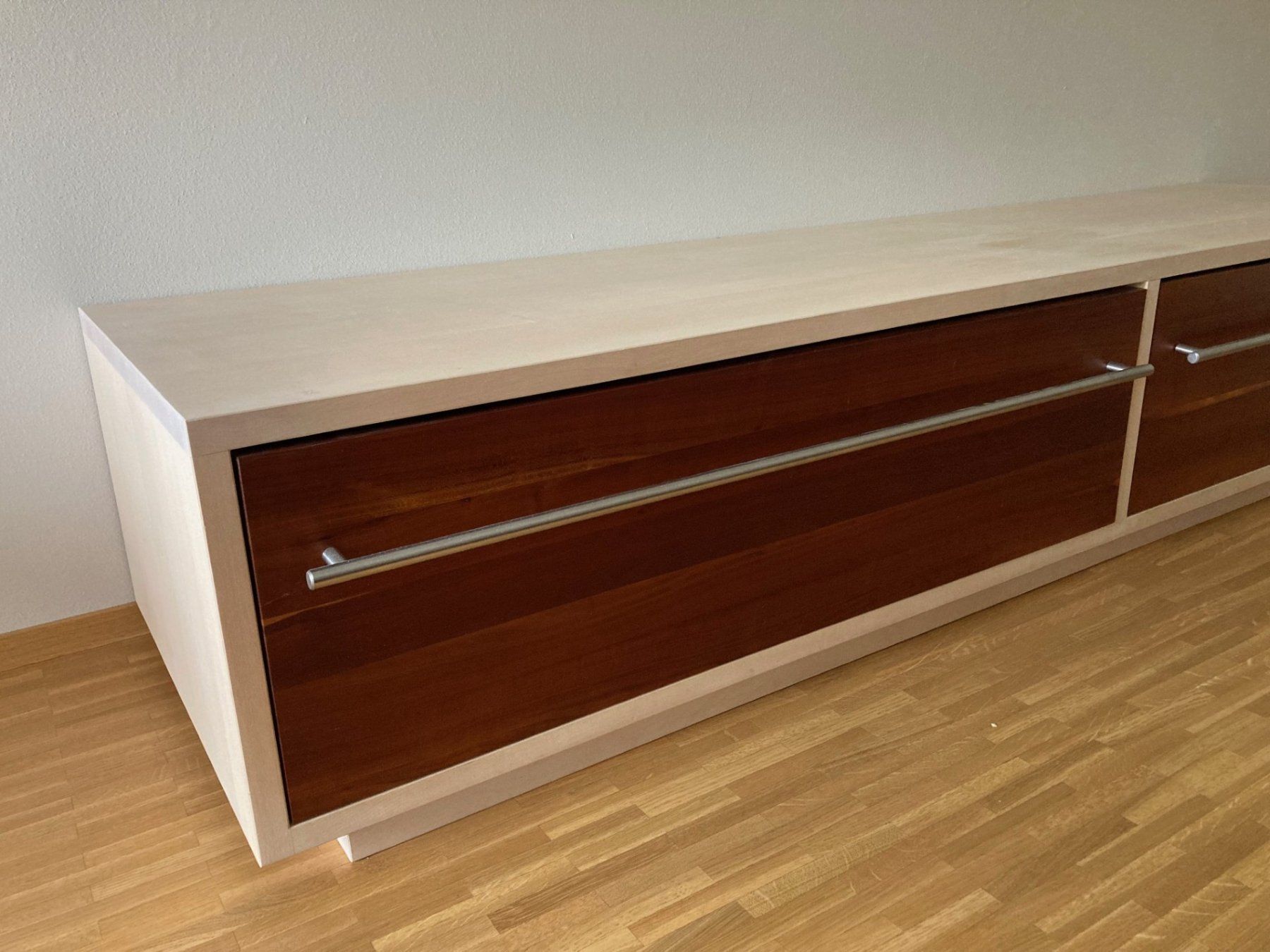 Articoli in legno: Schweizer Design Sideboard mit Zwetschenholz (Schubladen) – Usato da Faulensee venduto da Teukrer 1
