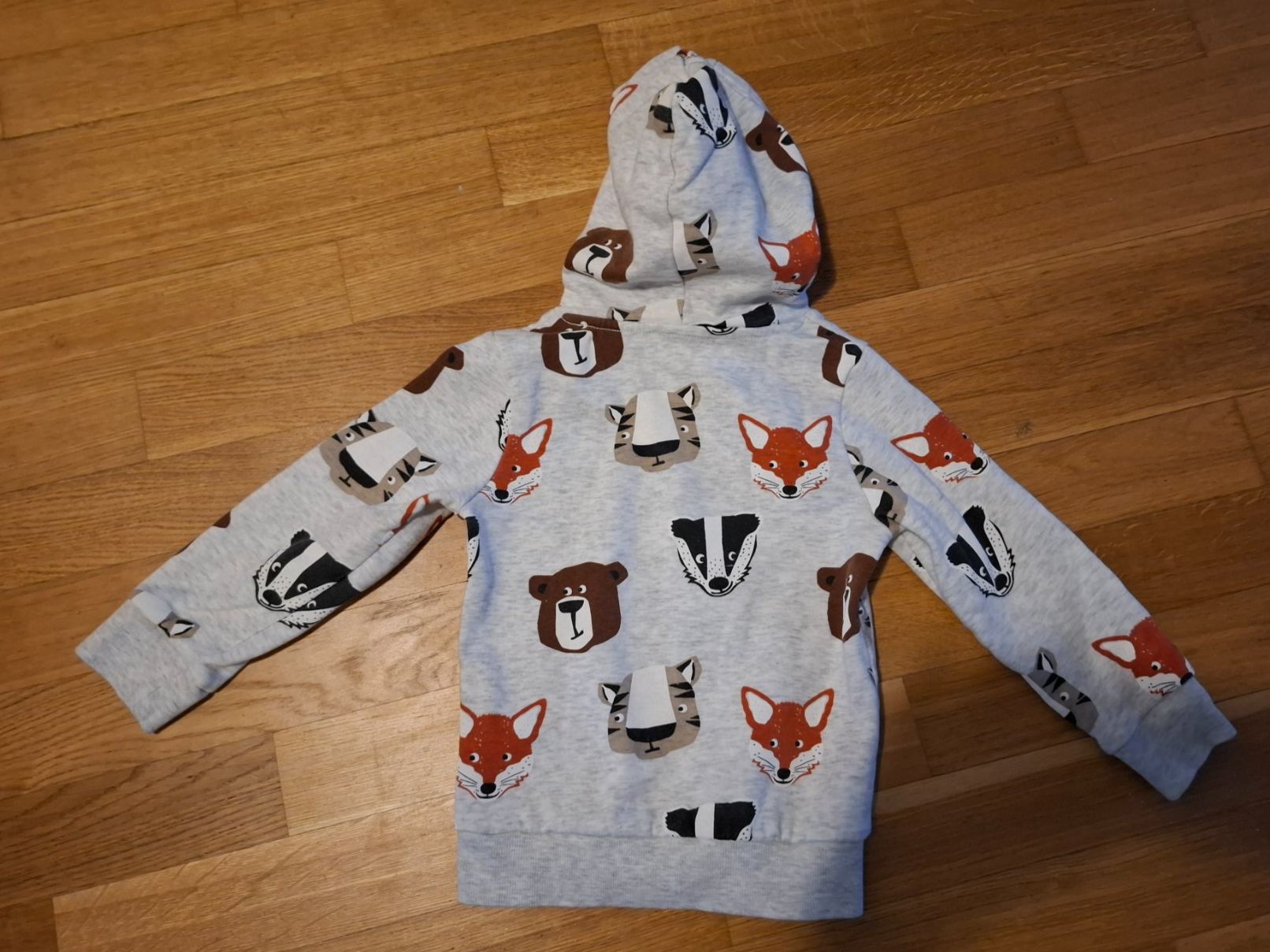 C&A Pulls et sweat-shirts: Kinderpullover mit Kapuze Gr. 110 - NEU                / 237 – Neuf (Voir description) à Schlieren par Alena020_0 3